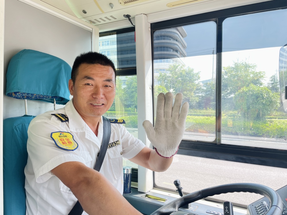 青岛公交车"上新"服务标准