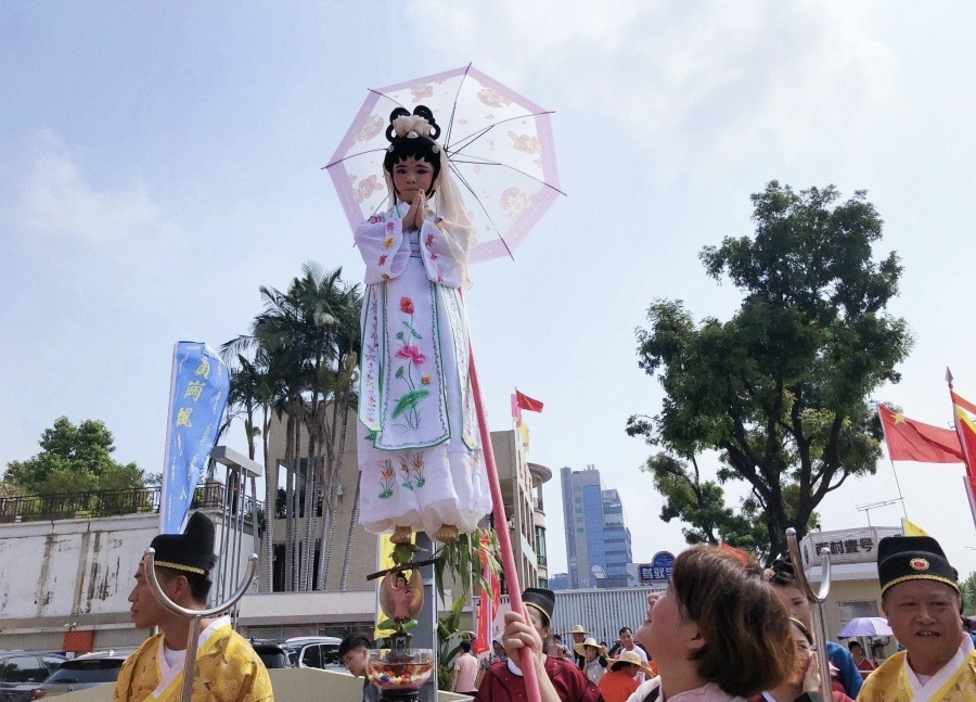 广州番禺南村员岗举行飘色巡游展演_腾讯新闻