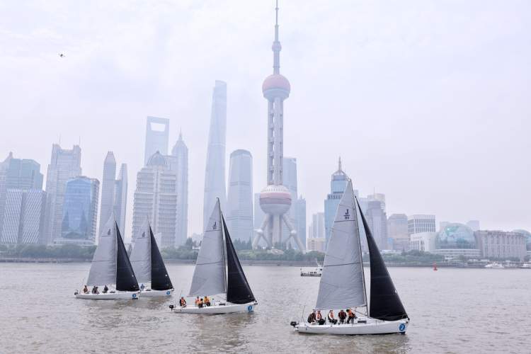 他告诉记者,帆船不仅仅是一项景观体育,也可以延伸到多个领域,进而