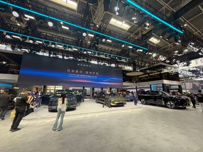 星途携八款新车亮相北京车展，3.0时代的“性能豪华”如何落地_腾讯新闻