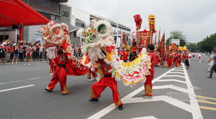 記者在現場看到,全市制硯大師,採石工匠代表,表演隊伍等約500人組成的