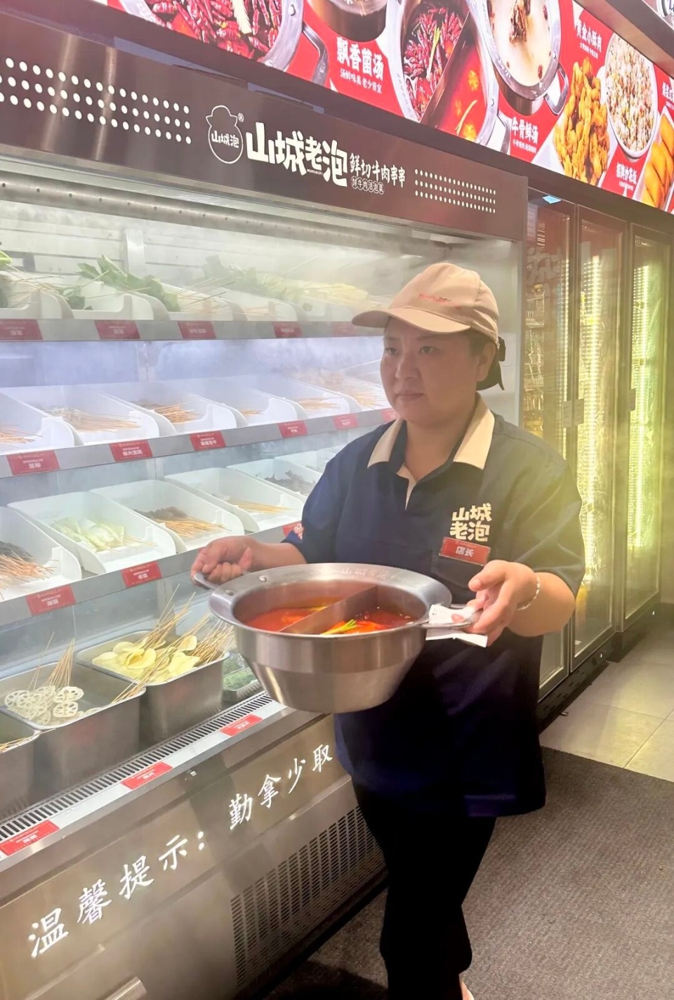 丈夫月薪不足3000元，34岁二孩宝妈杀回职场，工资半年涨3倍：从迎宾员升到店长，买下近30万元新车，还给小女儿报了舞蹈班_腾讯新闻