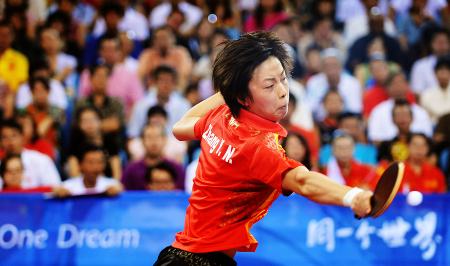 第四局张怡宁以9比0领先,随后她在发球时失误,送给福原爱一分