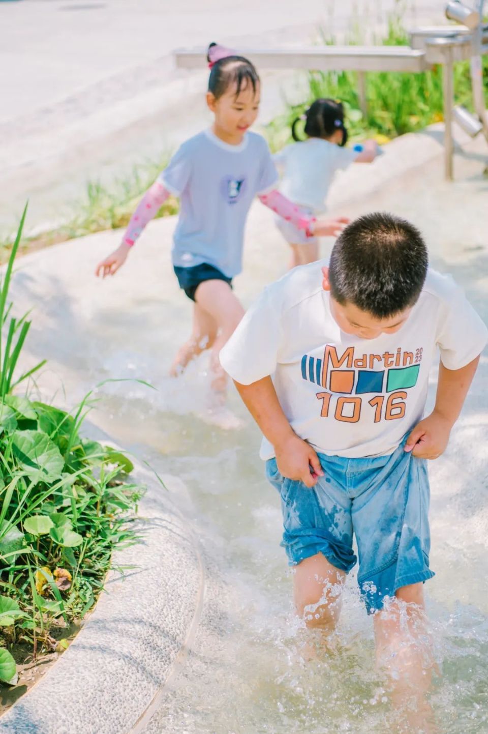 浪又一浪和达人一起打水仗超大湿身区域top级刺激赛道等你来挑战在近