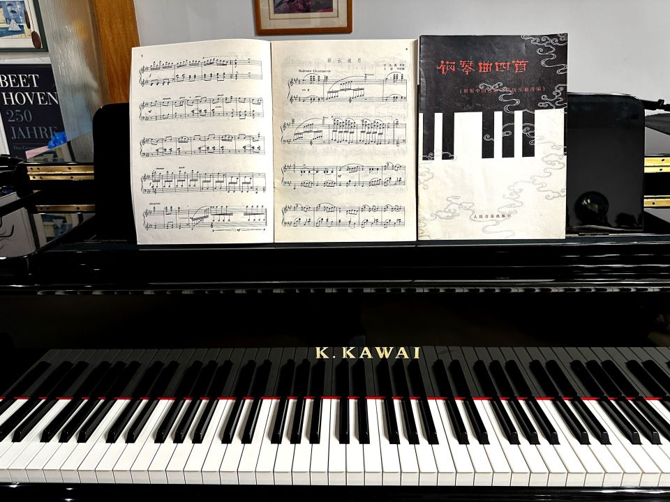 中国经典钢琴名曲:王建中《彩云追月》(附演奏视频)