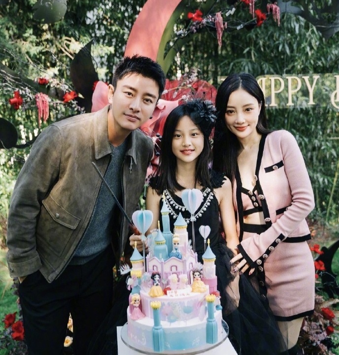 李小璐女儿甜馨cos初音未来引争议本人发文道歉却获大批网友力挺