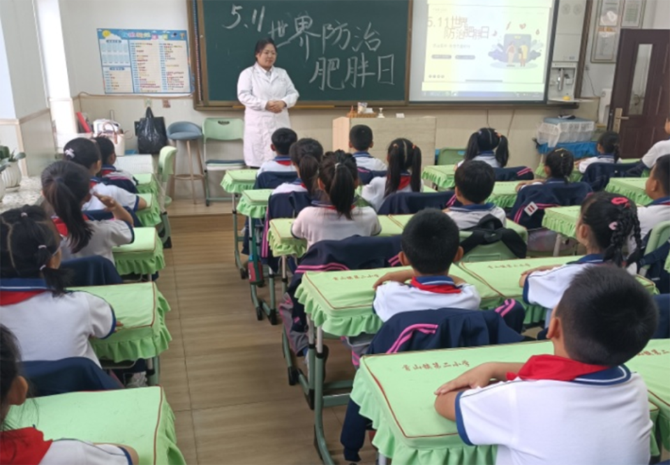 增强青少年的民族自豪感和健康素养,近日,辽阳县中医院在首山镇第二