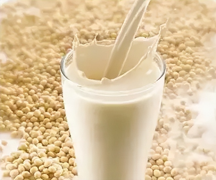 常喝牛奶的女人和常喝豆浆的女人,身体会有什么差别?_腾讯新闻