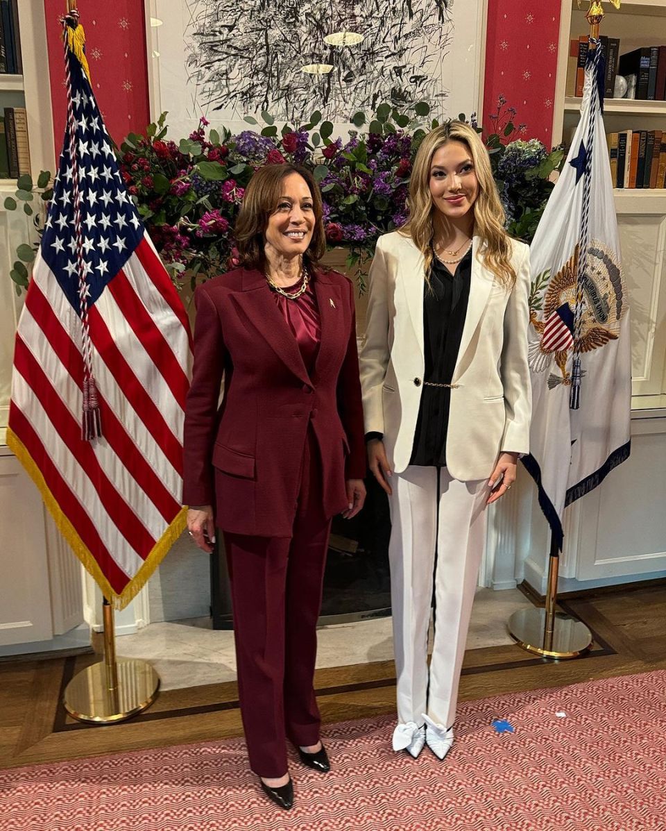 20岁谷爱凌闪耀美国副总统官邸和哈里斯同框自拍为女性运动员发声