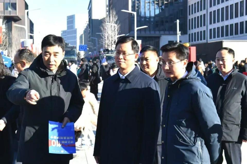 雄安新区警民互动庆祝中国人民警察节