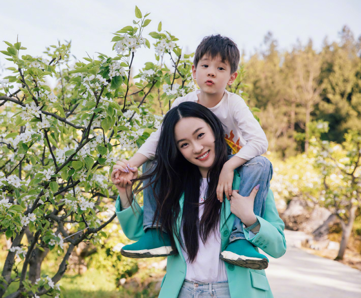 对比霍思燕叶一茜格局,才发现女人真正的高情商,是"以柔克刚"_腾讯