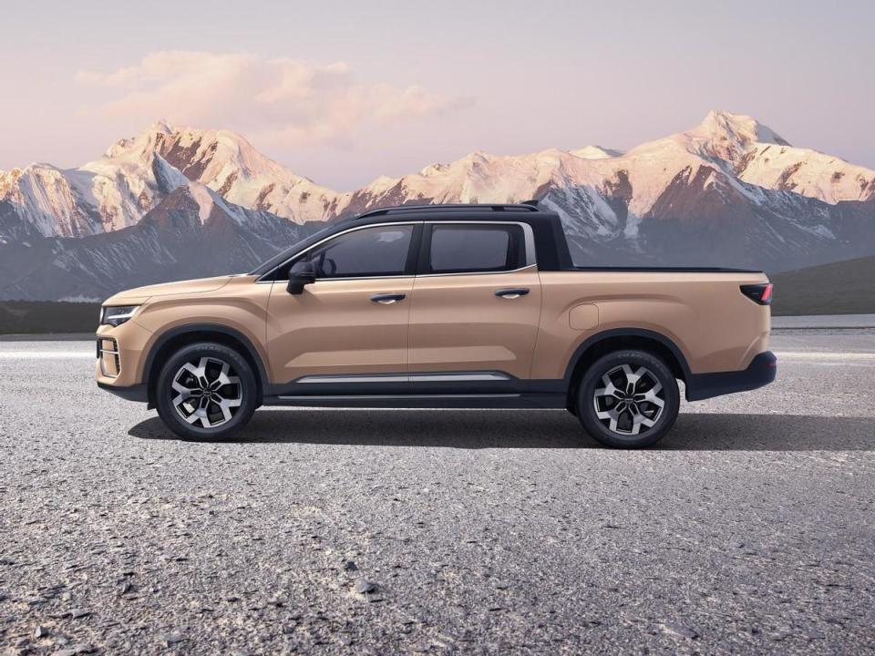 5秒破百,涉水815mm,吉利电动皮卡15.