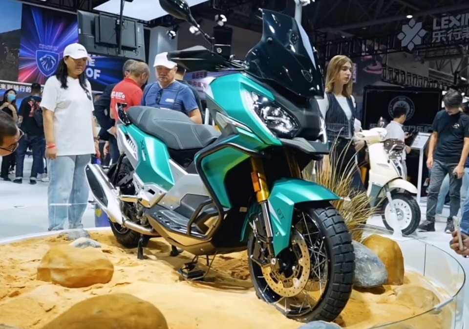 8万起!标致跨界踏板xp400开启试驾:配置亮眼,价格多少?_腾讯新闻