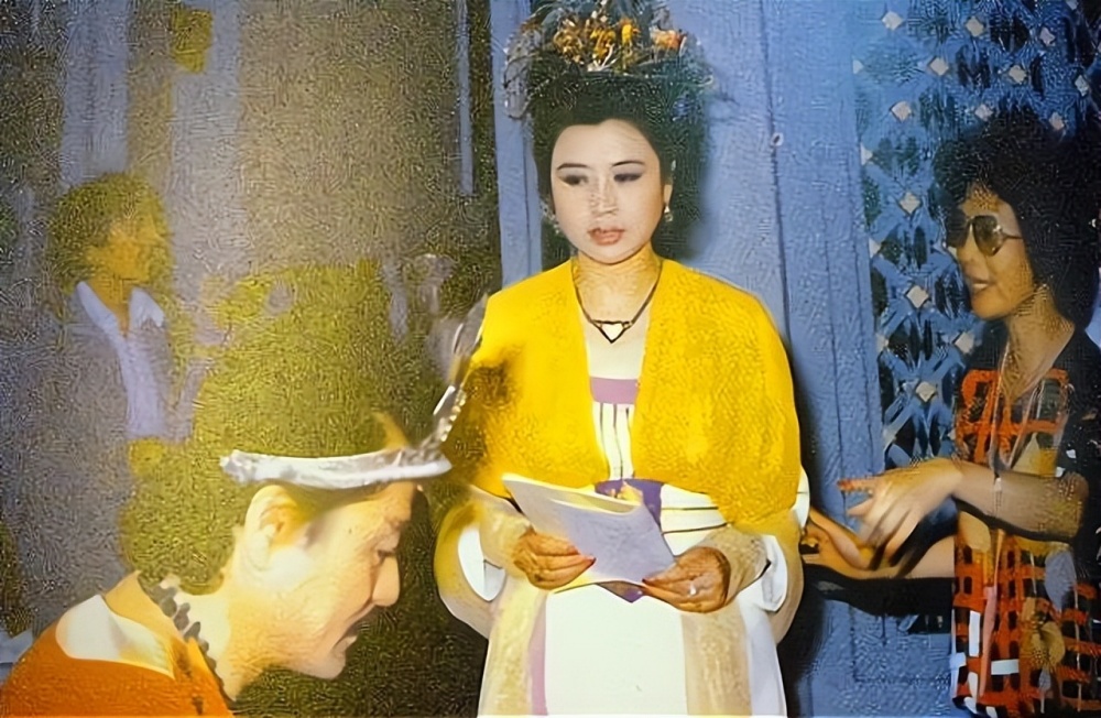 90版《封神榜》珍贵花絮:当演员们穿回时装,你还能认出是谁吗_腾讯