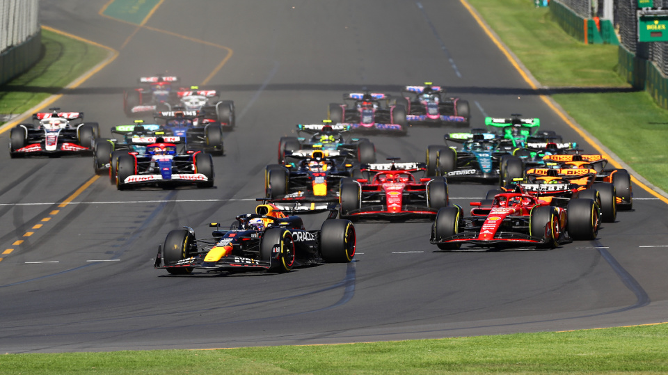 跑好的勒克莱尔,虽然无法跟上队友的节奏,但凭借场上次快的法拉利赛车