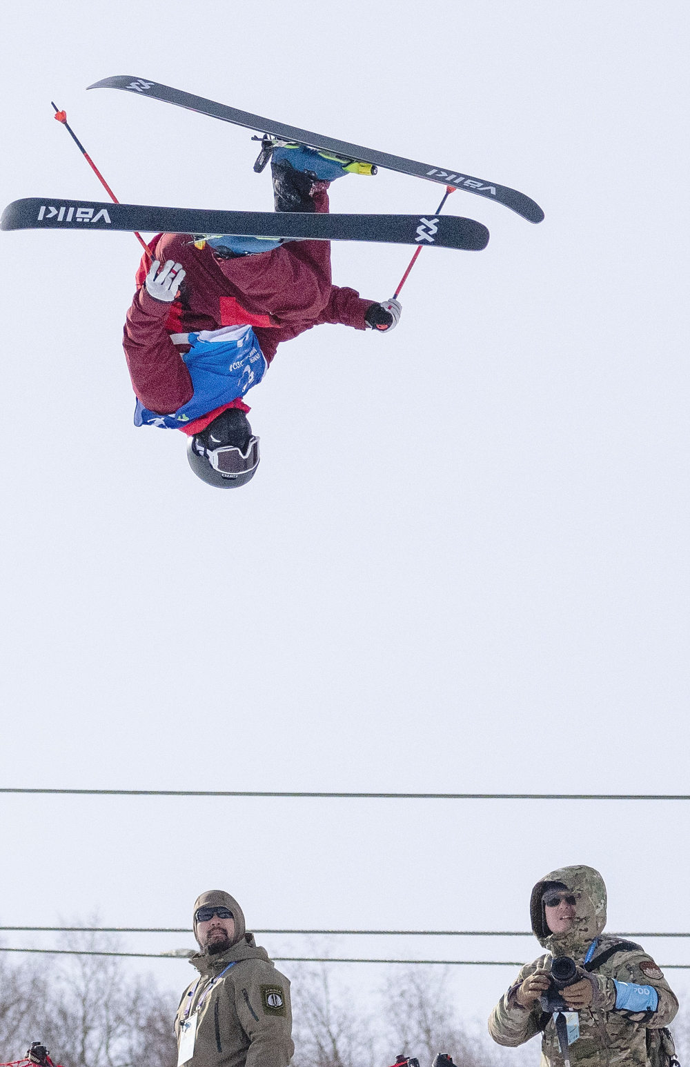2月26日,河北队选手盛海鹏(上)在比赛中.最终,他获得亚军.