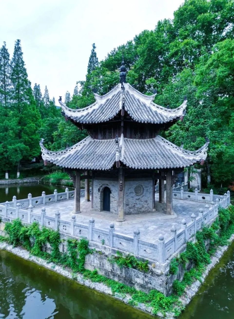 08湖北文旅/微信公众号坐落于凰山脚下的习家池,是东汉年间襄阳侯习