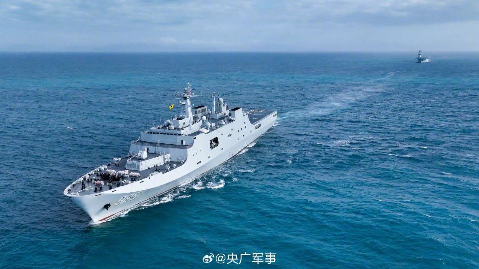 南部战区海军舰艇编队开展多海区练兵