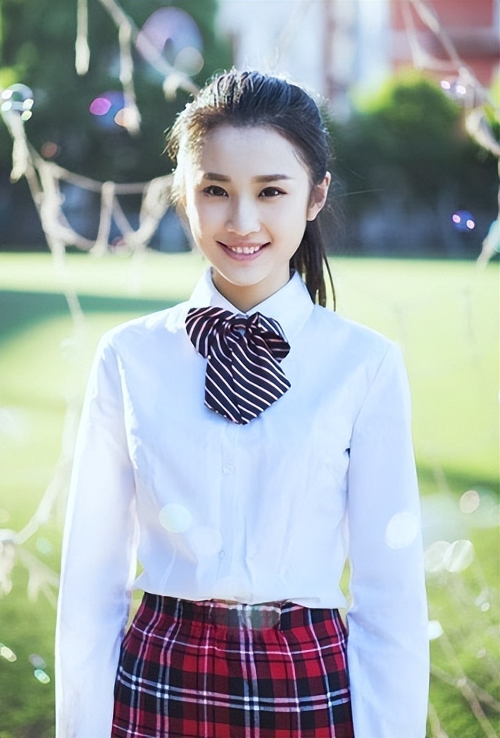 沈月小伙伴们,你们觉得哪位女明星穿校服最好看?