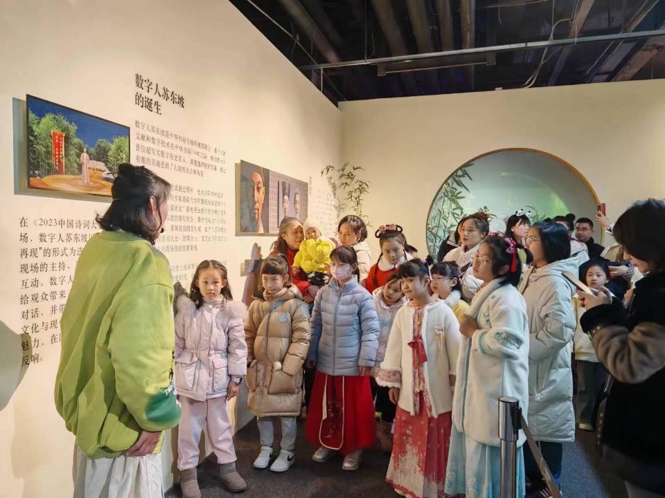 "你好,苏东坡"亮相东郊记忆 东坡"活"了,还能吟诗作对