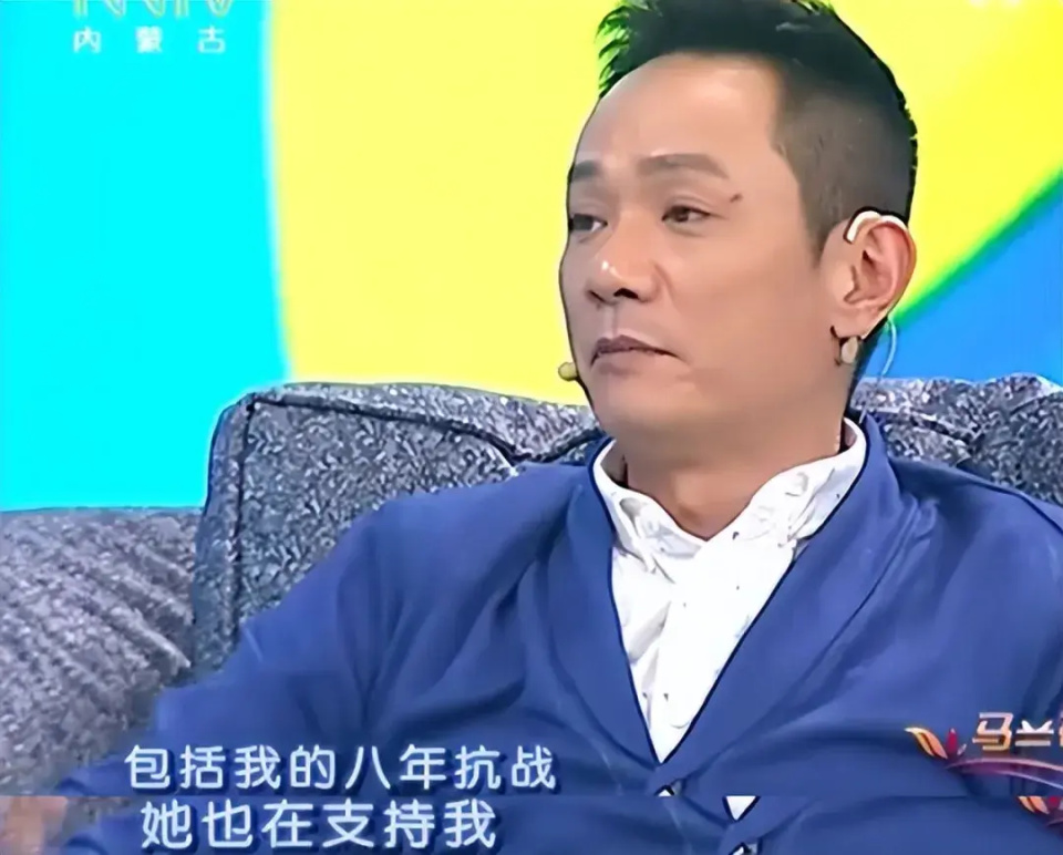 影帝果靖霖:15年前在妻子葬礼上哭晕,发誓不再娶妻,如今怎样了