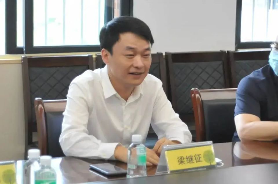 免去刘武彬同志的市公安局副局长职务.