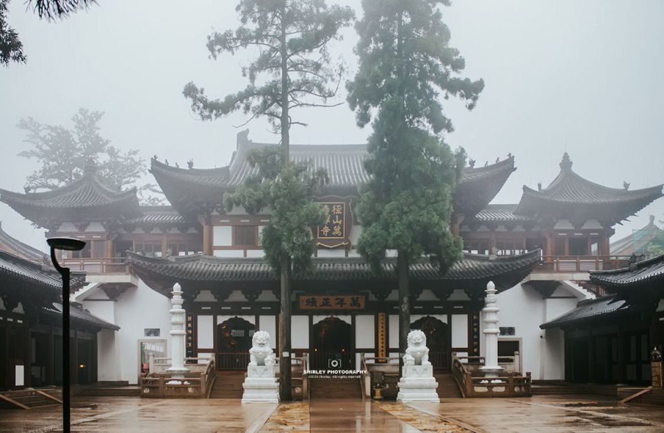 当然还有自古就有"四名三佛地"美称的宁波,这里有着与径山寺同为宋代