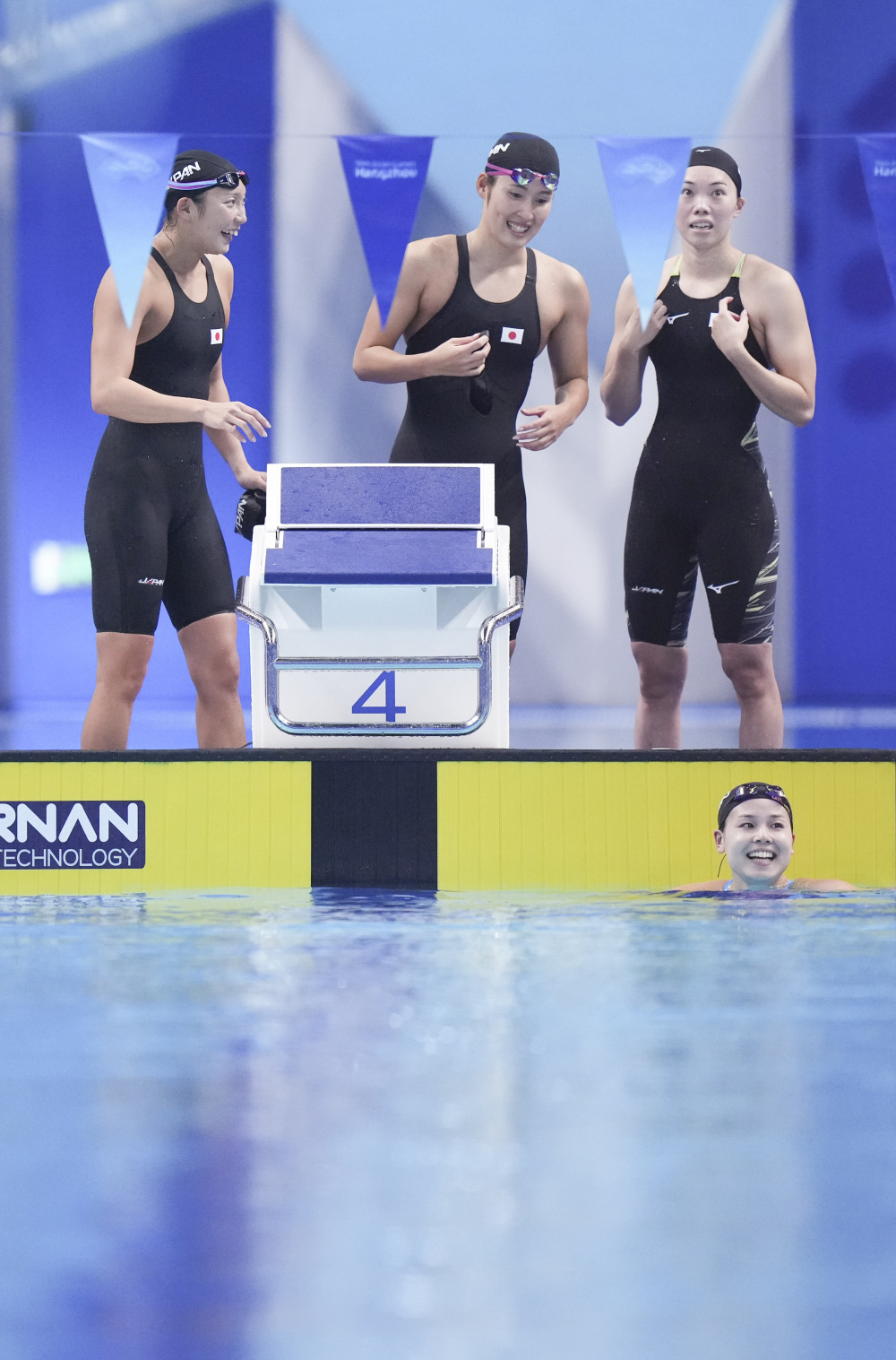 游泳——女子4x100米混合泳接力决赛赛况-腾讯新闻