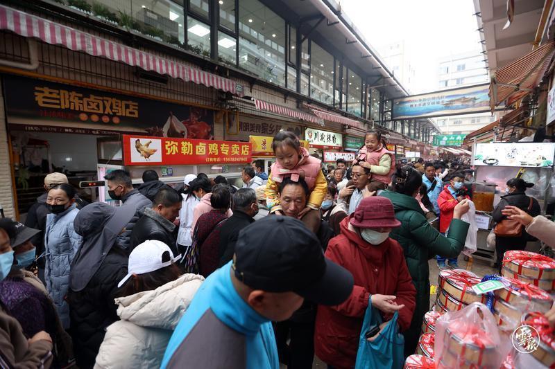 有一种叫云南的生活|昆明篆新农贸市场迎客流高峰
