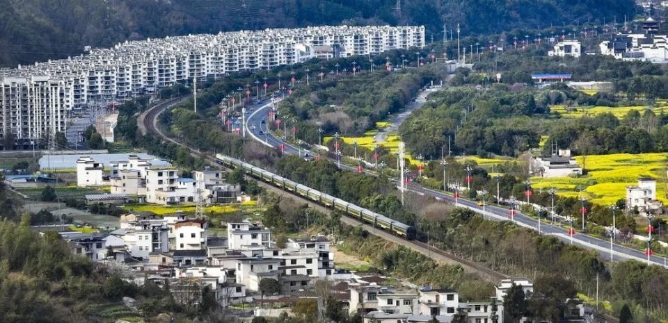 六安景铁路岳西县图片