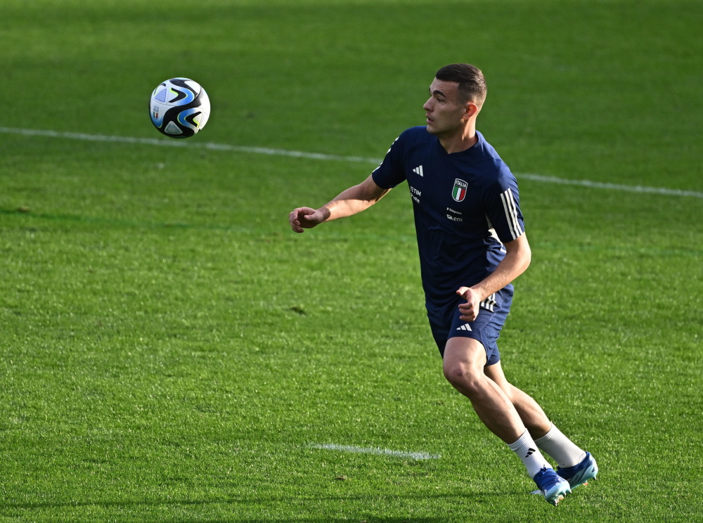 足球——欧锦赛预选赛:意大利队赛前备战