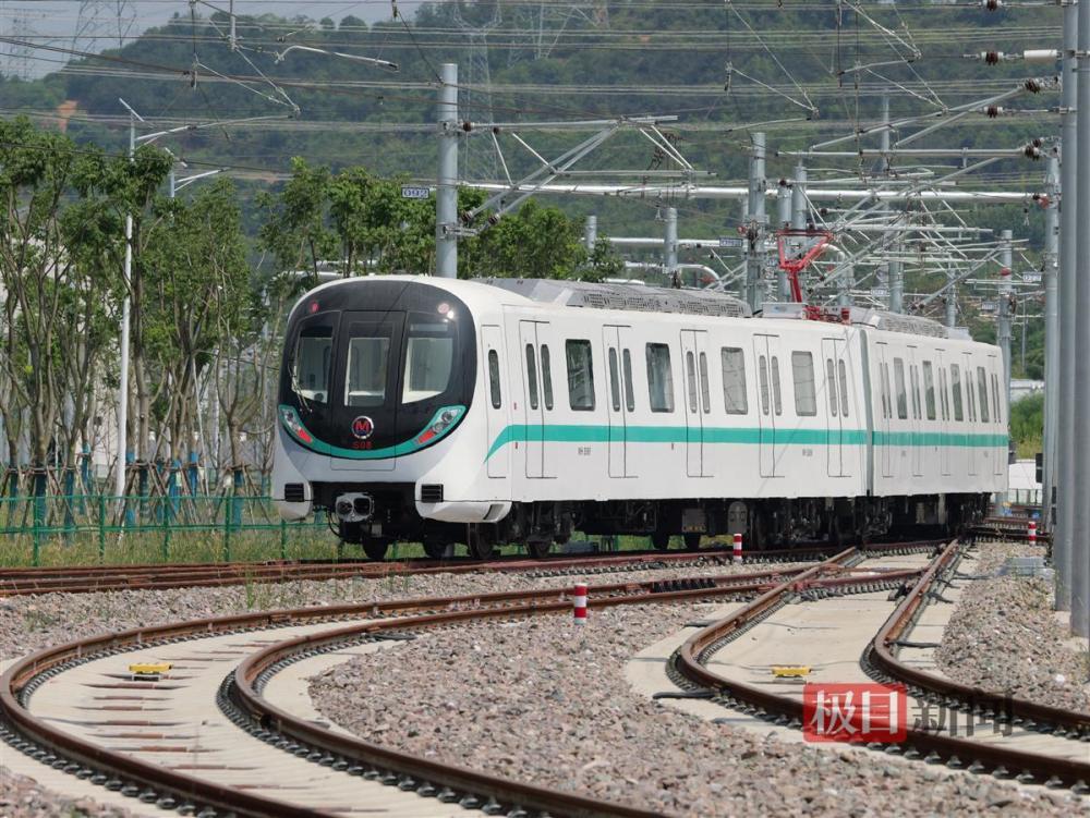 武汉最快地铁来了轨道交通19号线列车首次亮相