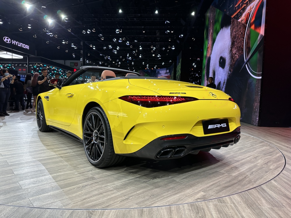 98万元,4.0t大v8,奔驰amg sl63敞篷跑车上市_腾讯新闻