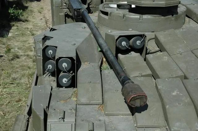 捷克魔改t-72,带着防空炮上战场,遇到阿帕奇也要掰