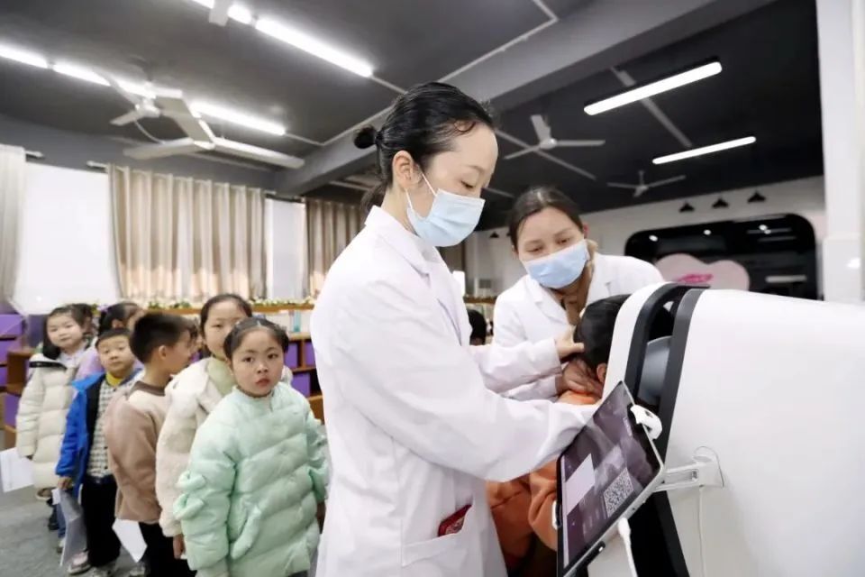 响应健康中国2030规划纲要，武汉打造首所无近视空间学校