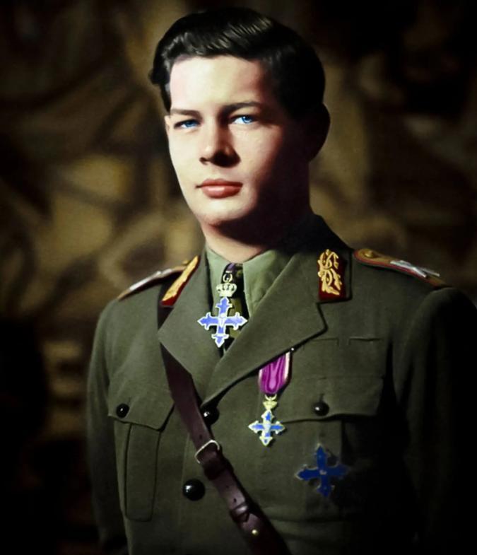 他6岁继位9岁降为王储19岁复位26岁亡国,流亡国外45年沦为打工人