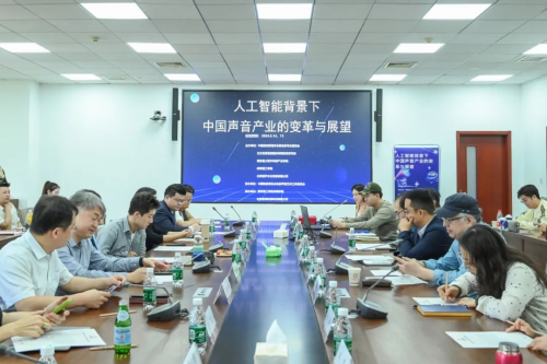 论坛开始,燕京理工学院校长助理赵鹏发表讲话,他对各位嘉宾学者的到来