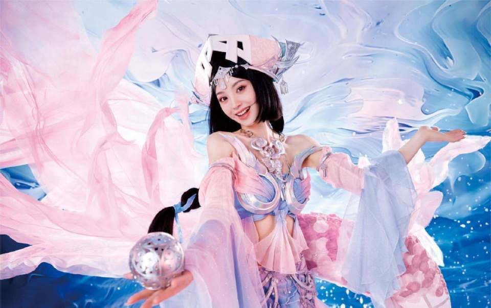 宋祖儿cos上官婉儿,手拿毛笔,国风感十足,原皮西施也超级好看