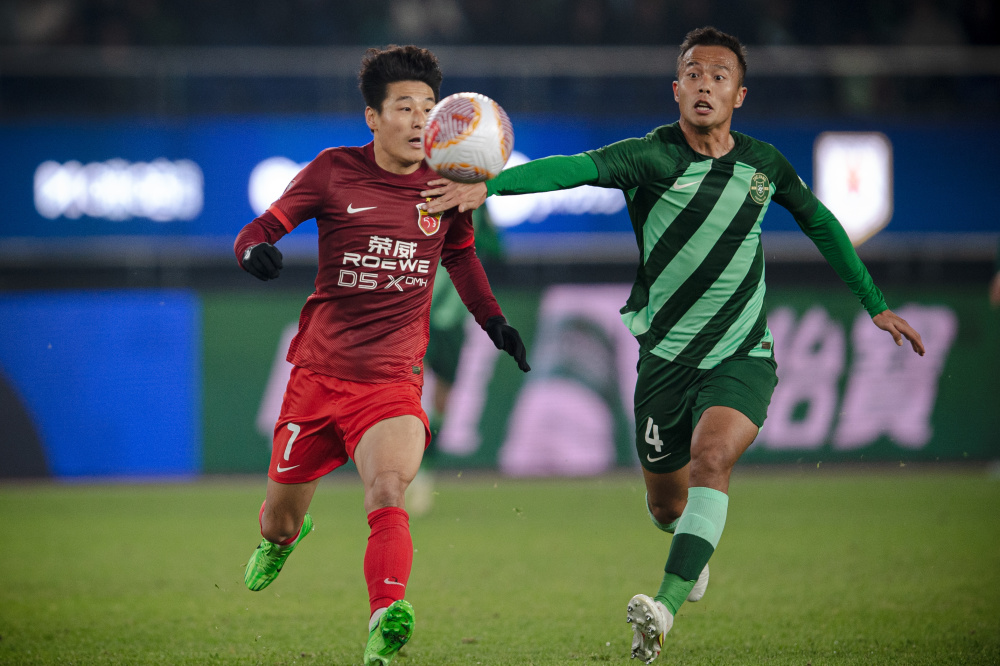 足球中超浙江队战平上海海港