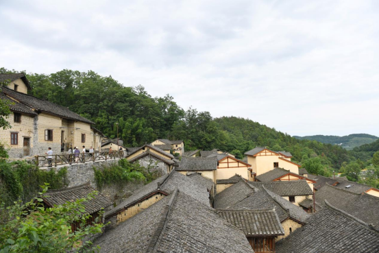 竹山村是一個約有500多年曆史的純苗族聚居村,距離