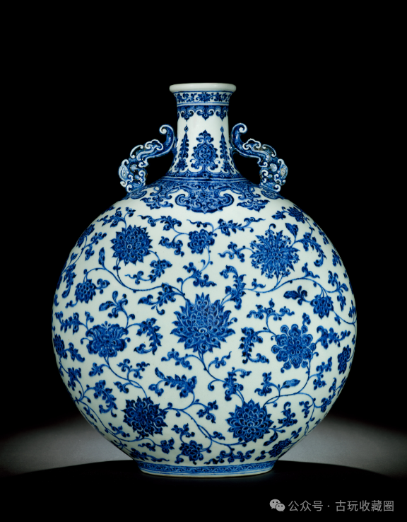 瓷器鉴赏：清雍正青花缠枝番莲纹双兽耳扁瓶-腾讯新闻