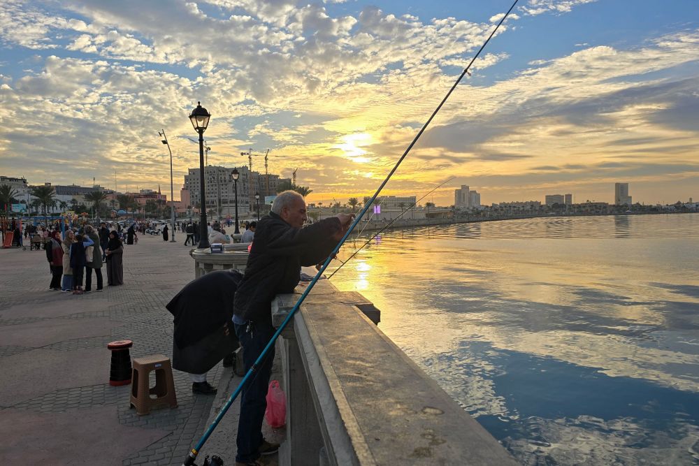 利比亚:海边生活_腾讯新闻