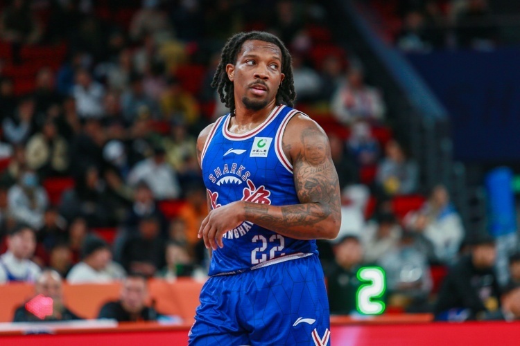 高效全能布莱德索15中10得到21分7板11助2断3帽