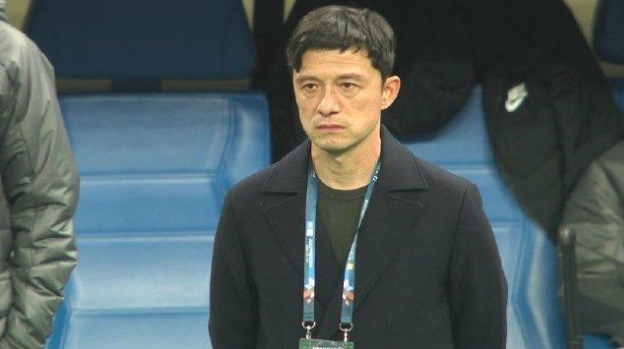 中超颁奖现场为何没球迷谢晖压着打引争议水庆霞被曝母亲病危