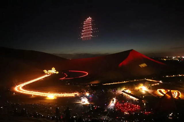 鸣沙山月牙泉万人星空演唱会:"新场景"助推文旅消费新升级