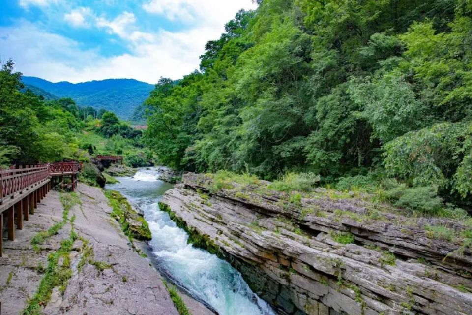 汉中(市区)——黎坪景区直通车09:30 汉中高铁枢纽站(汉中高铁站出口