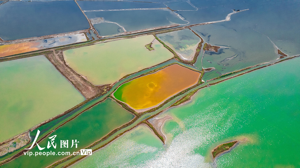 山西运城多彩盐湖