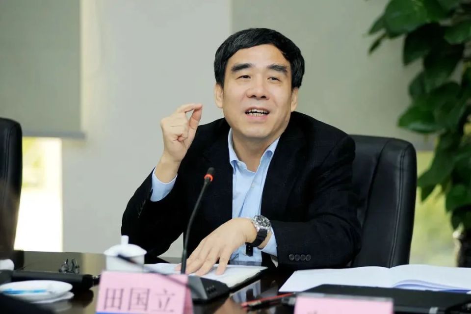 张金良内部擢升建行党委书记，45岁跻身大行高层；田国立功成身退_腾讯新闻