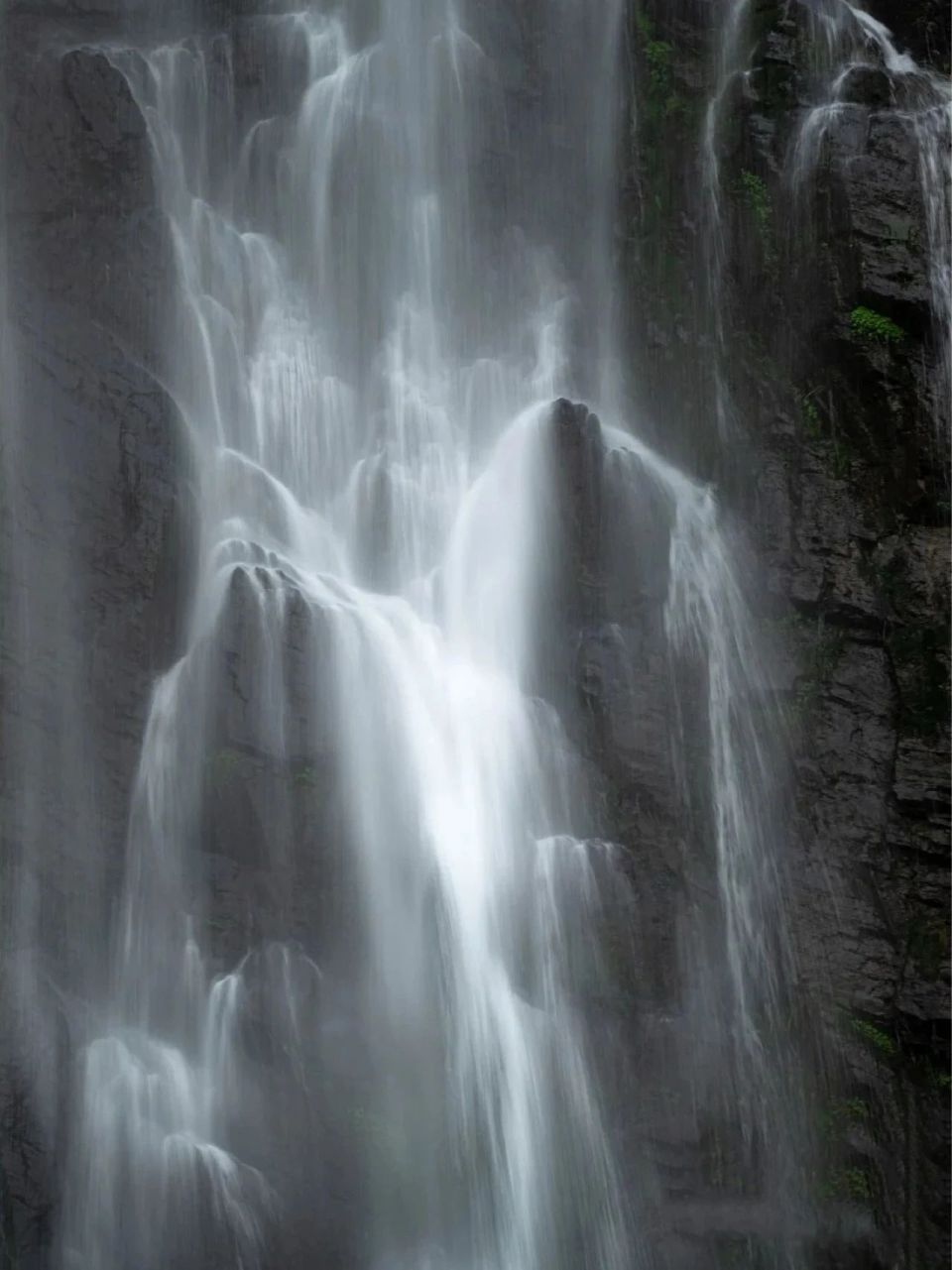 这几处隐藏式绝美瀑布,被山林溪流环抱,仿佛误入仙侠世界