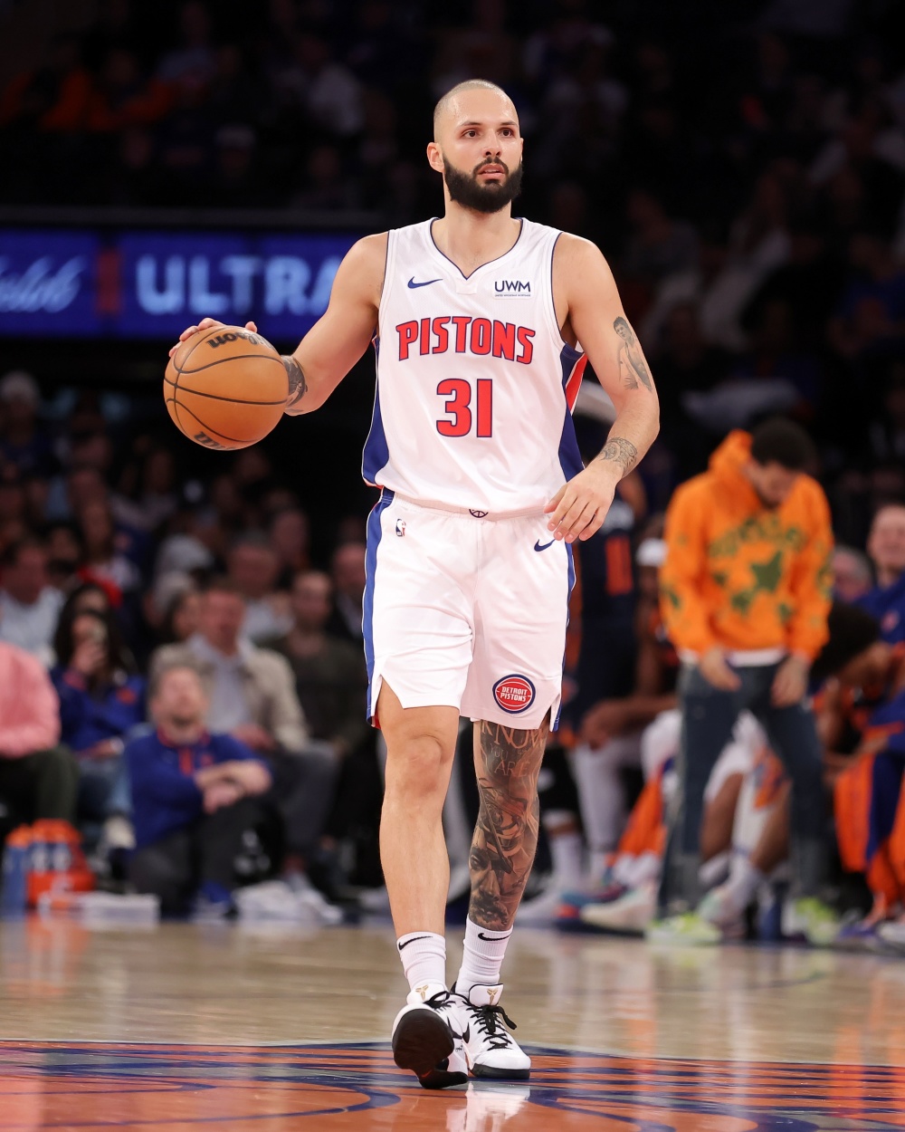 富尼耶半场6中5&三分4中3轰下15分2篮板